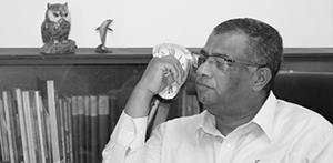 Delf&iacute;n Grueso es reconocido como investigador em&eacute;rito