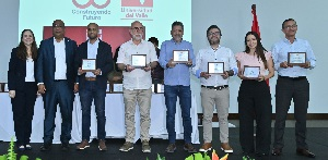 Docentes de la Facultad de Humanidades reciben reconocimiento