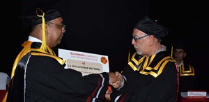 Entrega del Doctorado Honoris Causa en Literatura a Julio C&eacute;sar Londo&ntilde;o