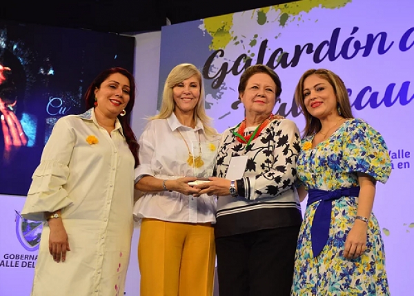 Gabriela Castellanos Llanos obtiene Galard&oacute;n de la Mujer Vallecaucana en la categor&iacute;a Cient&iacute;fica