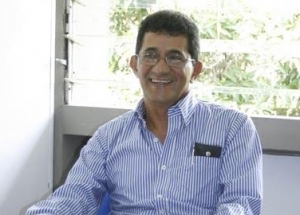 Medalla al m&eacute;rito para el profesor V&iacute;ctor Mario Estrada