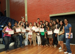 Entrega de los certificados de est&iacute;mulos acad&eacute;micos